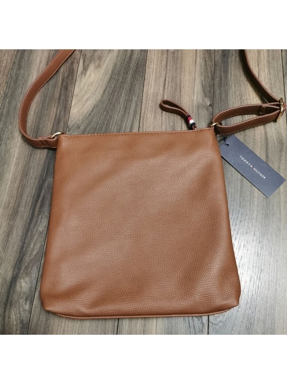 Tommy Hilfiger brown leather crossbody sling bag - Picture 3 of 12